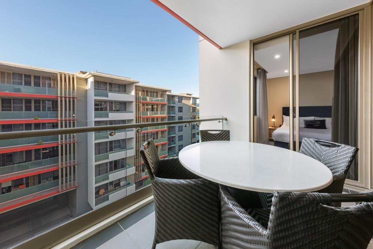 Meriton Suites North Ryde Sydney Zewnętrze zdjęcie Balcony of a two-bedroom apartment