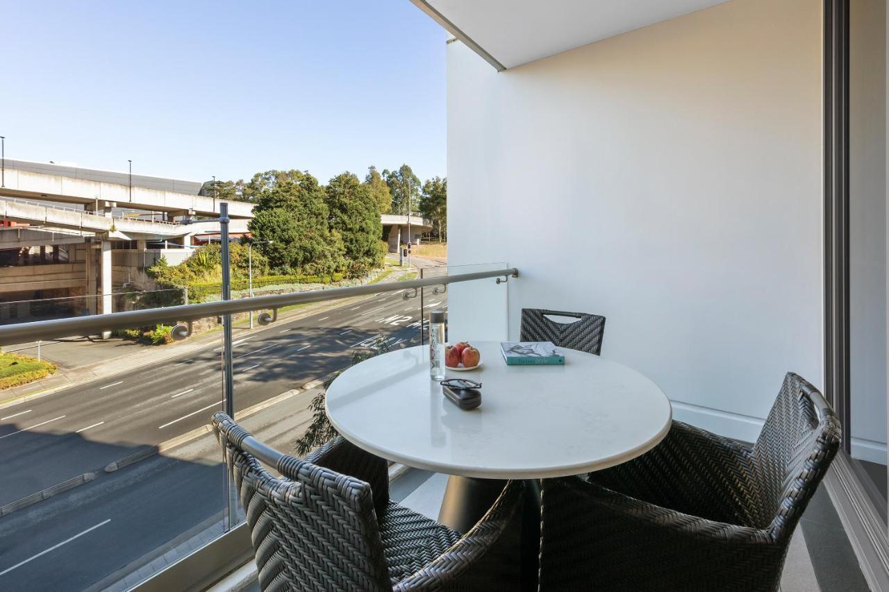 Meriton Suites North Ryde Sydney Zewnętrze zdjęcie A balcony