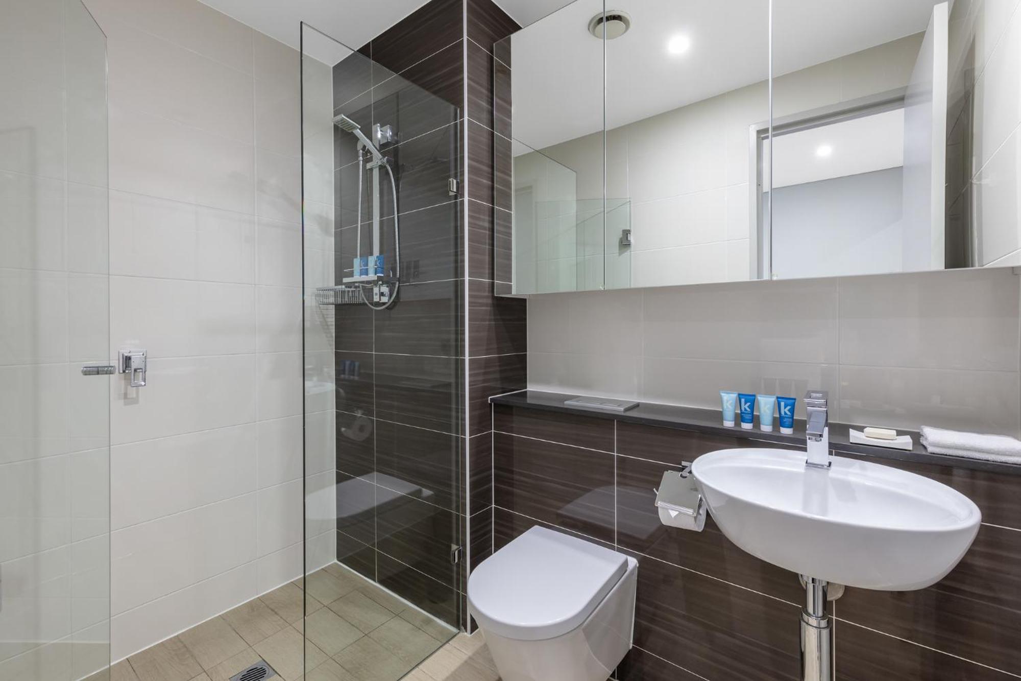 Meriton Suites North Ryde Sydney Zewnętrze zdjęcie A modern bathroom